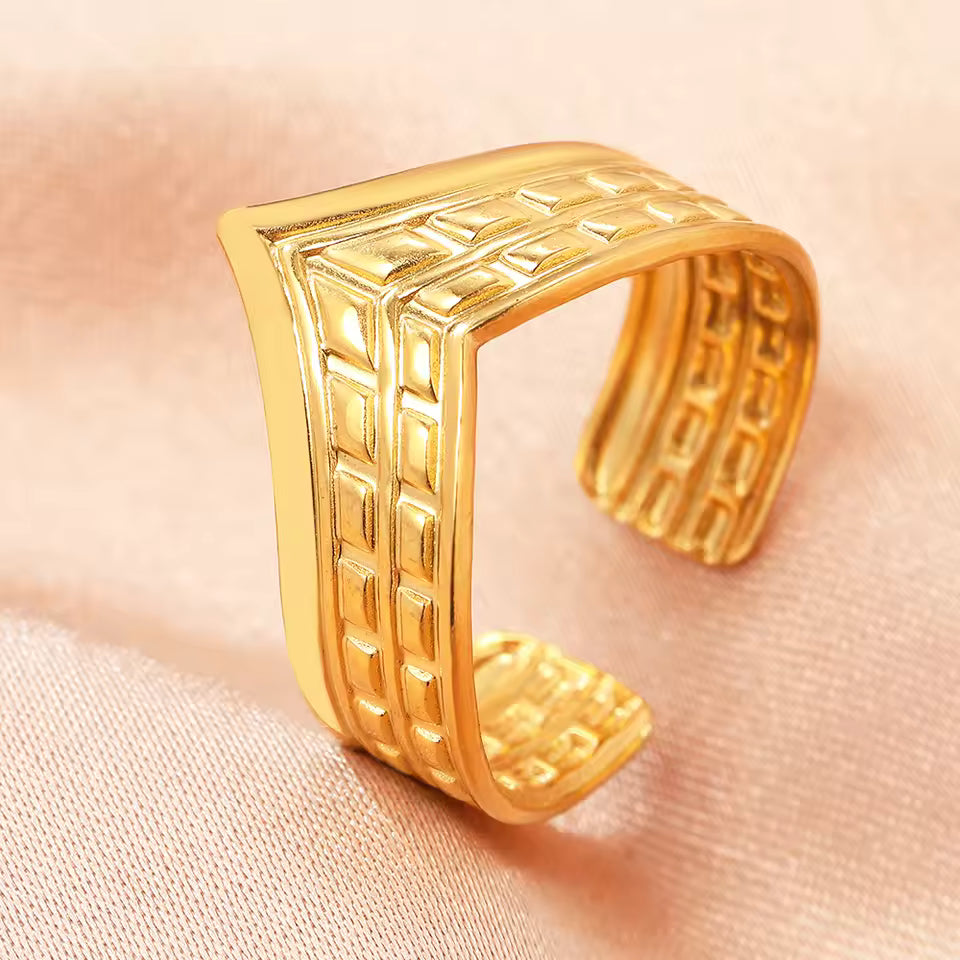 Ornate Pillar Ring