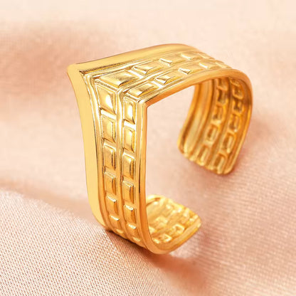 Ornate Pillar Ring