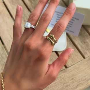 Hug Ring